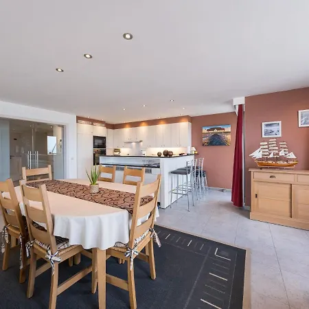 Apartment With Frontal Sea-views